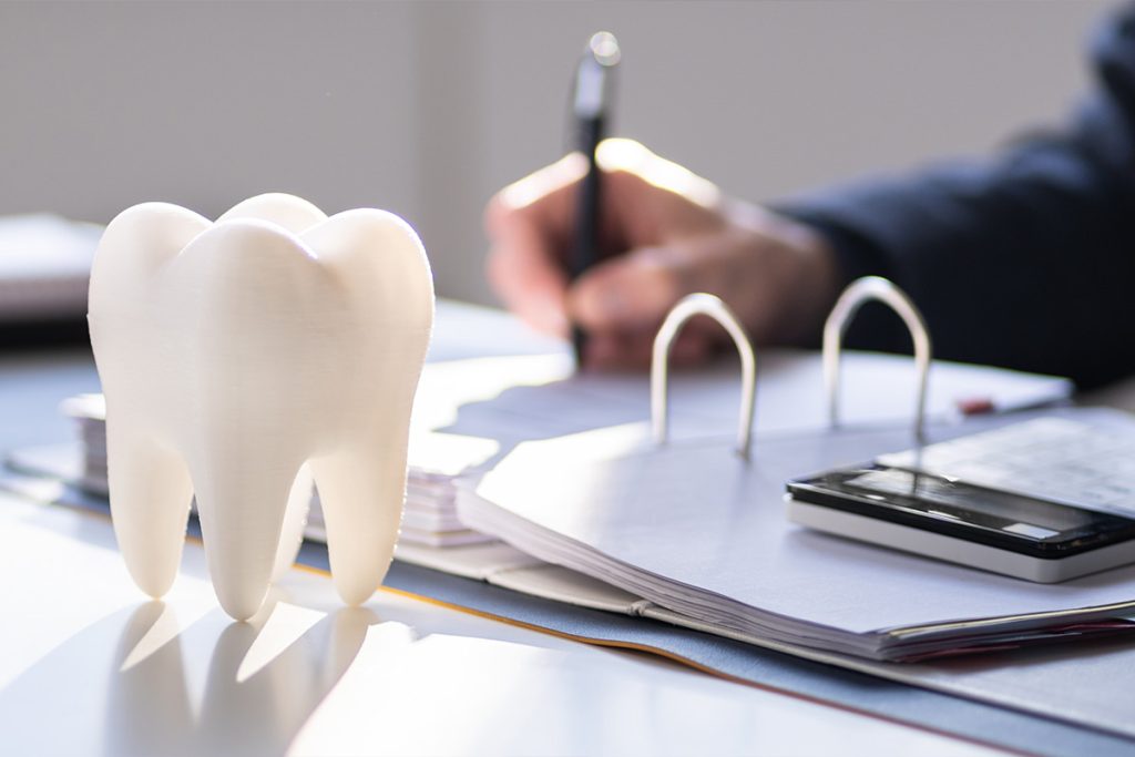 Amministrazione dello studio dentistico: come renderla più fluida e rispettare gli adempimenti